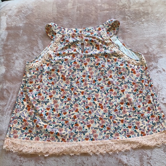 Lily White Lace Trimmed Tank - Picture 4 of 9